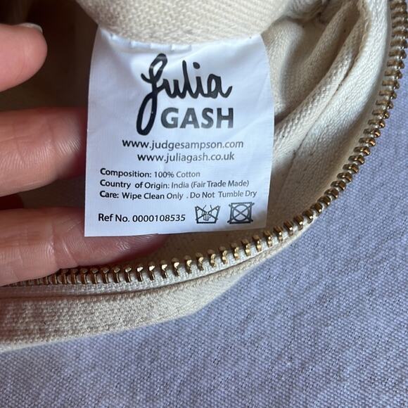 New without tags.  Julia Gash New York canvas zipper pouch. - Picture 5 of 5
